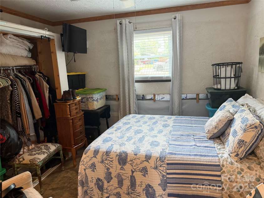 1895 Sandy Circle, Newton, NC 28658.  MLS# CAR4265994, YatesRealty ID 16430. 