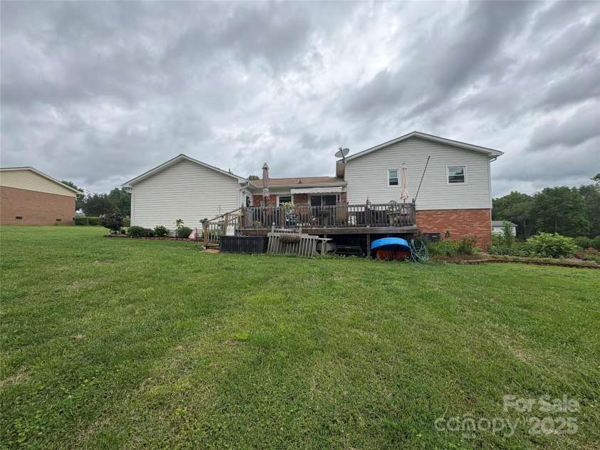 1895 Sandy Circle, Newton, NC 28658.  MLS# CAR4265994, YatesRealty ID 16430. 