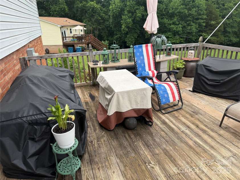 1895 Sandy Circle, Newton, NC 28658.  MLS# CAR4265994, YatesRealty ID 16430. 