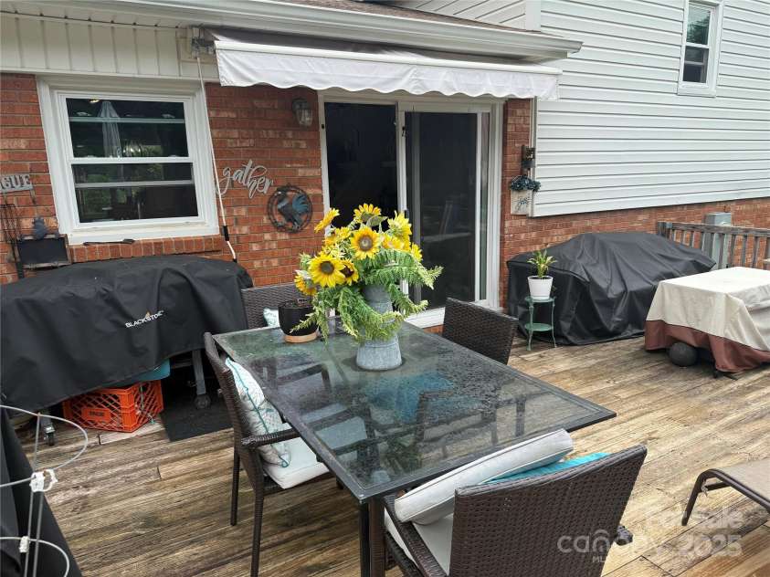 1895 Sandy Circle, Newton, NC 28658.  MLS# CAR4265994, YatesRealty ID 16430. 