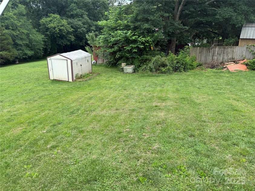 1895 Sandy Circle, Newton, NC 28658.  MLS# CAR4265994, YatesRealty ID 16430. 