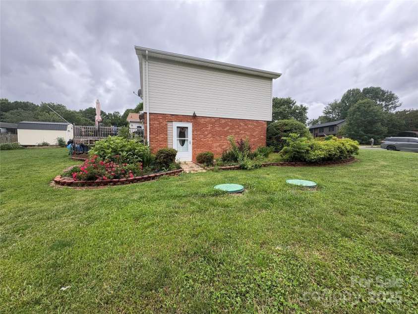 1895 Sandy Circle, Newton, NC 28658.  MLS# CAR4265994, YatesRealty ID 16430. 