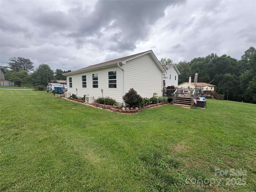 1895 Sandy Circle, Newton, NC 28658.  MLS# CAR4265994, YatesRealty ID 16430. 