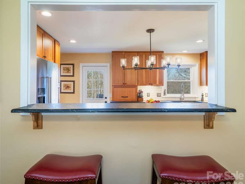 39 Pershing Road, Asheville, NC 28805.  MLS# CAR4340003, YatesRealty ID 16431. 