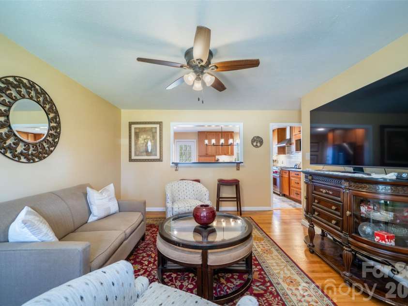 39 Pershing Road, Asheville, NC 28805.  MLS# CAR4340003, YatesRealty ID 16431. 