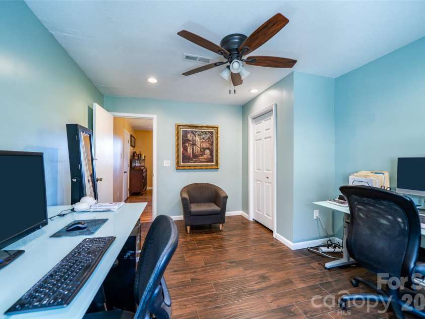 39 Pershing Road, Asheville, NC 28805.  MLS# CAR4340003, YatesRealty ID 16431. 