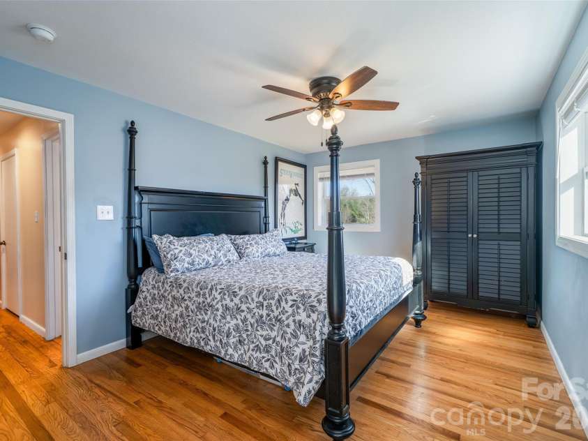 39 Pershing Road, Asheville, NC 28805.  MLS# CAR4340003, YatesRealty ID 16431. 