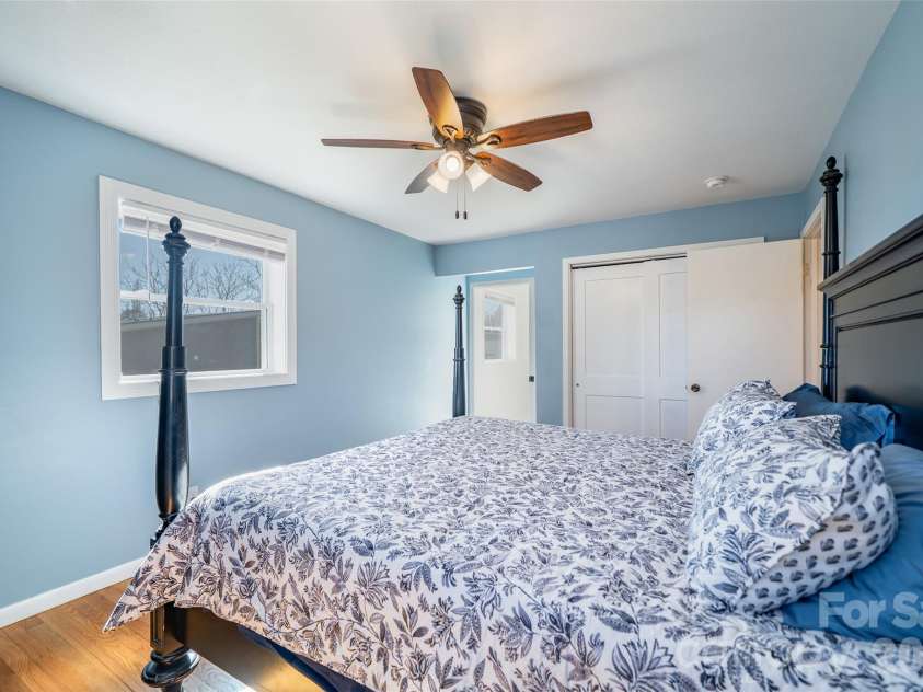 39 Pershing Road, Asheville, NC 28805.  MLS# CAR4340003, YatesRealty ID 16431. 