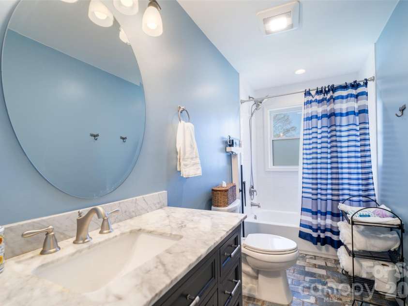 39 Pershing Road, Asheville, NC 28805.  MLS# CAR4340003, YatesRealty ID 16431. 