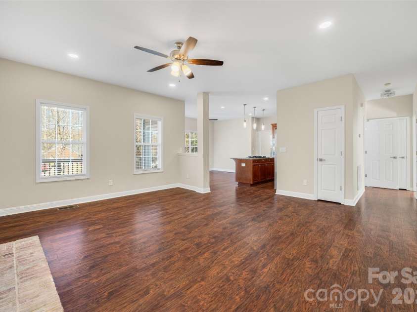 2912 Tallard Lane, Charlotte, NC 28270.  MLS# CAR4336197, YatesRealty ID 16432. Beautiful Floor Plan