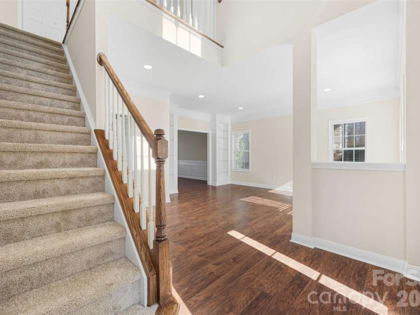 2912 Tallard Lane, Charlotte, NC 28270.  MLS# CAR4336197, YatesRealty ID 16432. Bright Open Floor Plan!