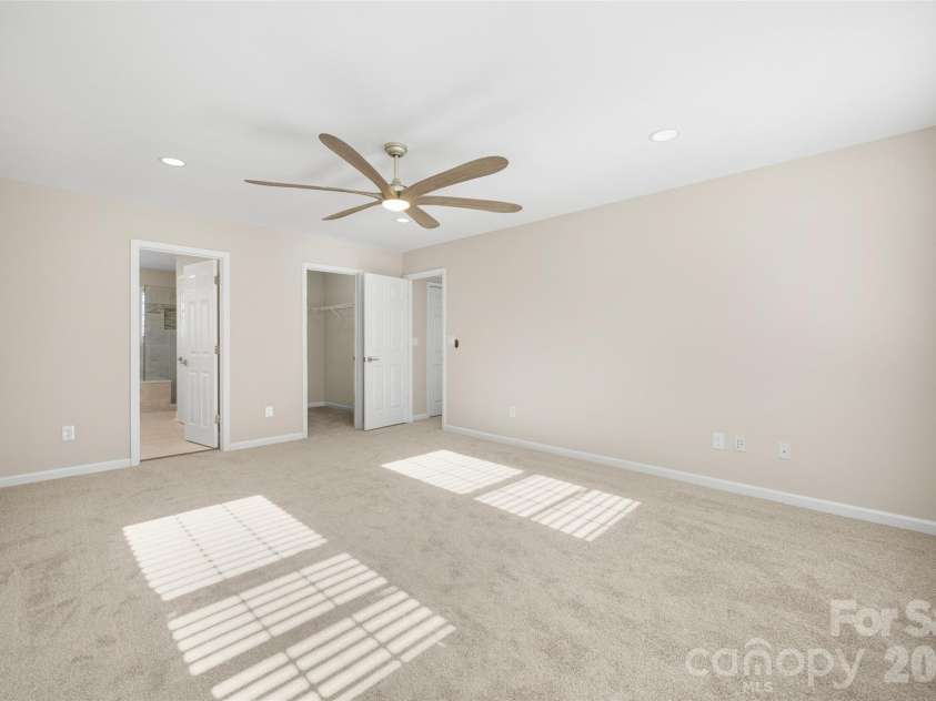 2912 Tallard Lane, Charlotte, NC 28270.  MLS# CAR4336197, YatesRealty ID 16432. Spacious and Bright!