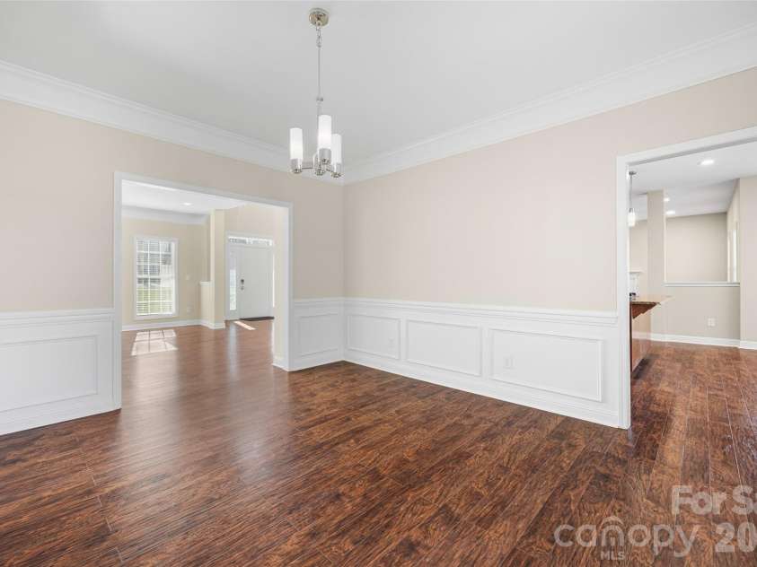 2912 Tallard Lane, Charlotte, NC 28270.  MLS# CAR4336197, YatesRealty ID 16432. Spacious Dining Room