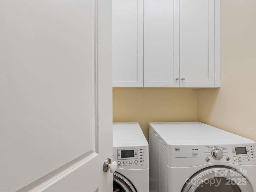 3825 Mountain Cove Drive, Charlotte, NC 28216.  MLS# CAR4254771, YatesRealty ID 16432. Bed/Bonus