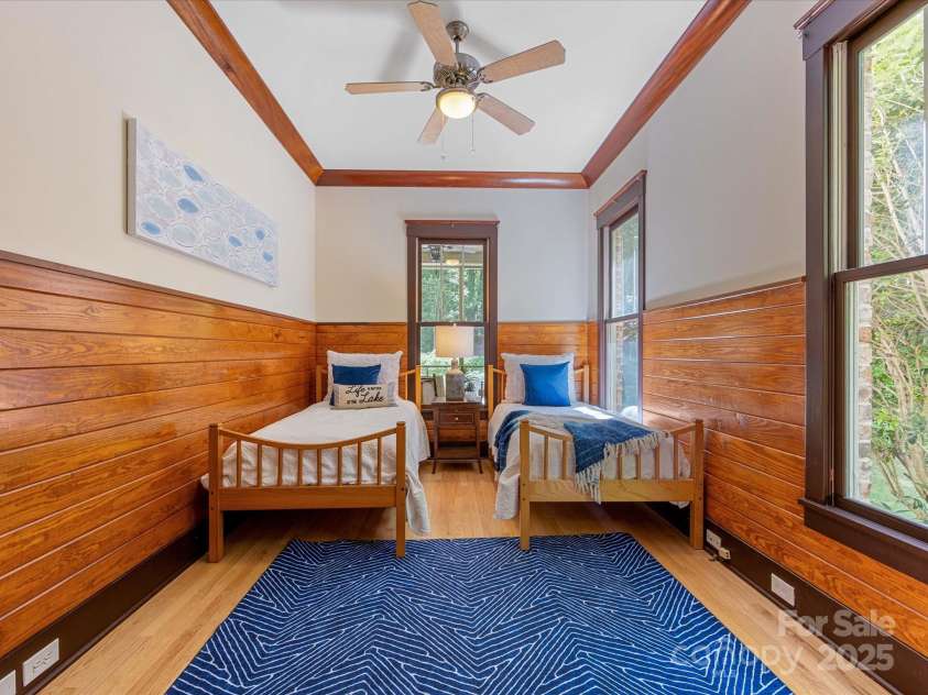 3825 Mountain Cove Drive, Charlotte, NC 28216.  MLS# CAR4254771, YatesRealty ID 16432. Full bath downstairs