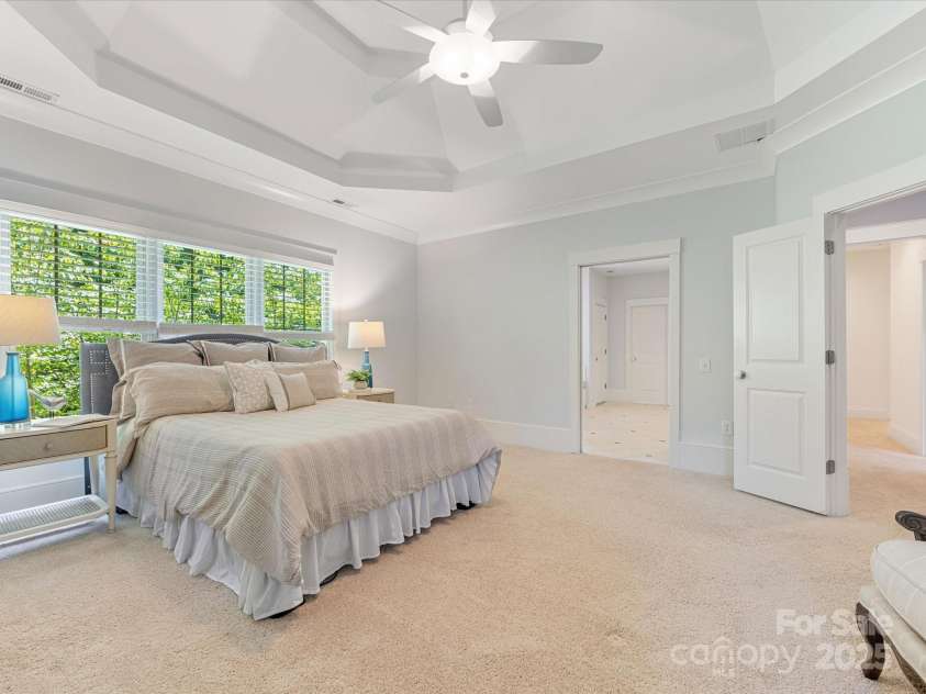 3825 Mountain Cove Drive, Charlotte, NC 28216.  MLS# CAR4254771, YatesRealty ID 16432. Luxurious primary bath