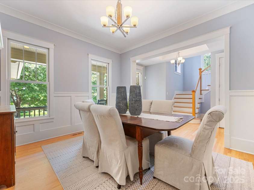 3825 Mountain Cove Drive, Charlotte, NC 28216.  MLS# CAR4254771, YatesRealty ID 16432. Spacious great room