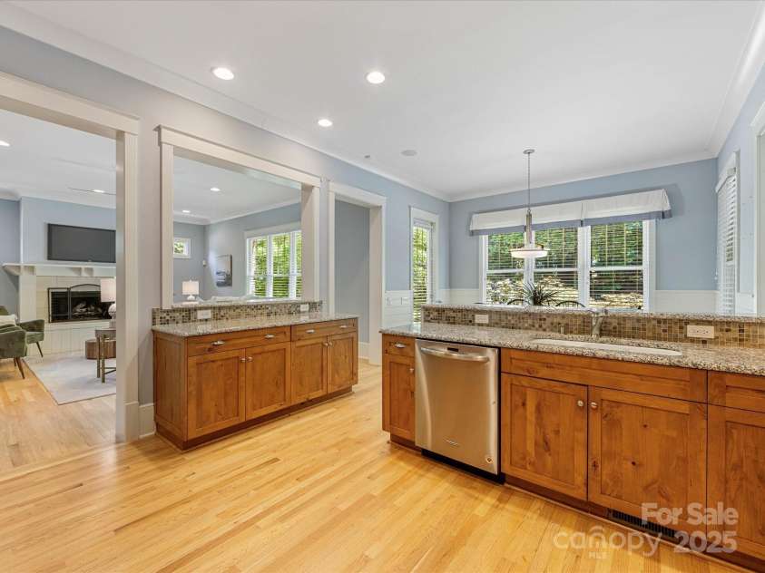 3825 Mountain Cove Drive, Charlotte, NC 28216.  MLS# CAR4254771, YatesRealty ID 16432. Stainless appliances