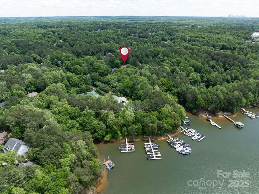 3825 Mountain Cove Drive, Charlotte, NC 28216.  MLS# CAR4254771, YatesRealty ID 16432. Welcome Home!