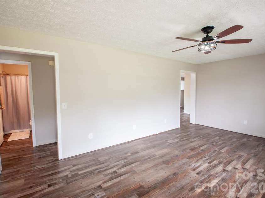 122 Kendra Drive, Mooresville, NC 28117.  MLS# CAR4352402, YatesRealty ID 16433. 