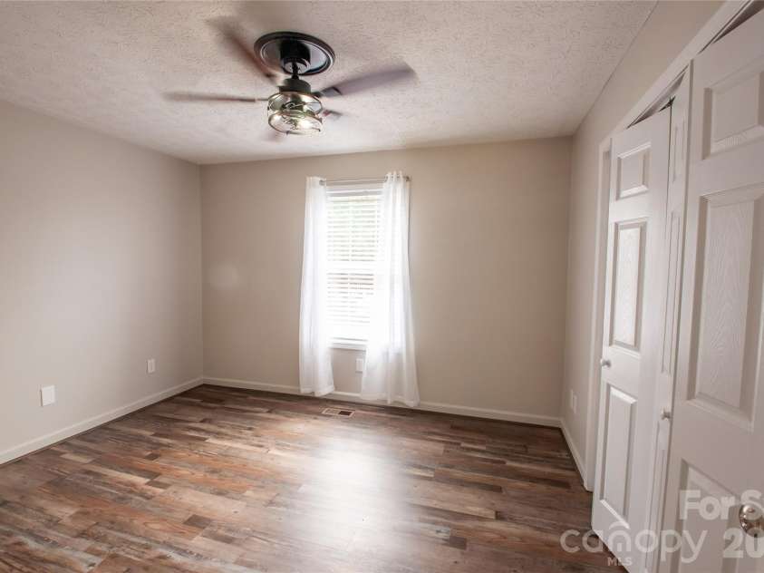 122 Kendra Drive, Mooresville, NC 28117.  MLS# CAR4352402, YatesRealty ID 16433. 