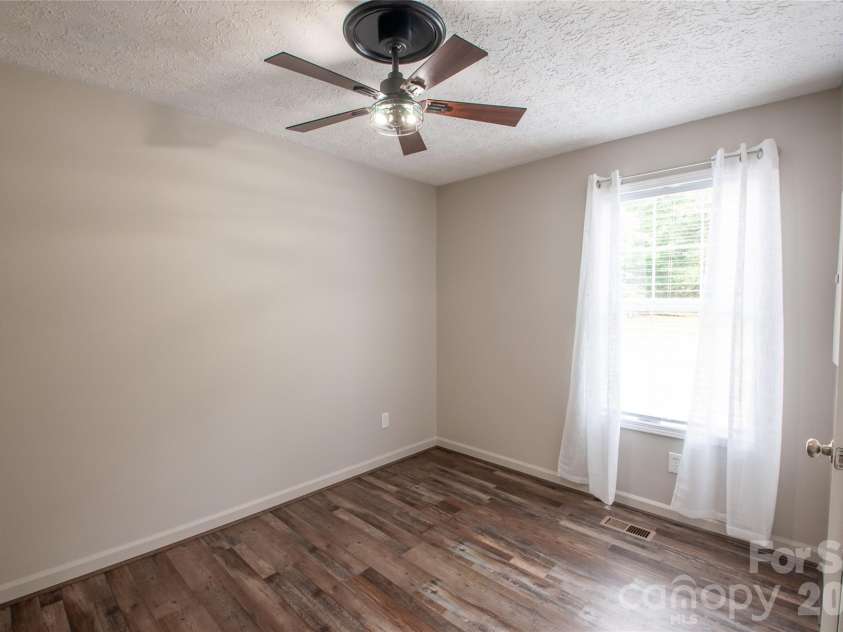 122 Kendra Drive, Mooresville, NC 28117.  MLS# CAR4352402, YatesRealty ID 16433. 