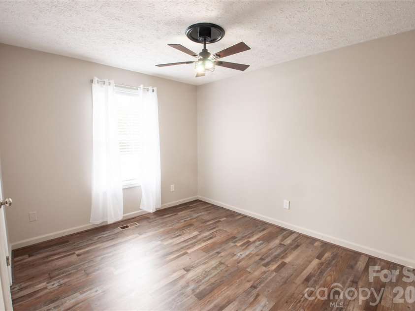 122 Kendra Drive, Mooresville, NC 28117.  MLS# CAR4352402, YatesRealty ID 16433. 