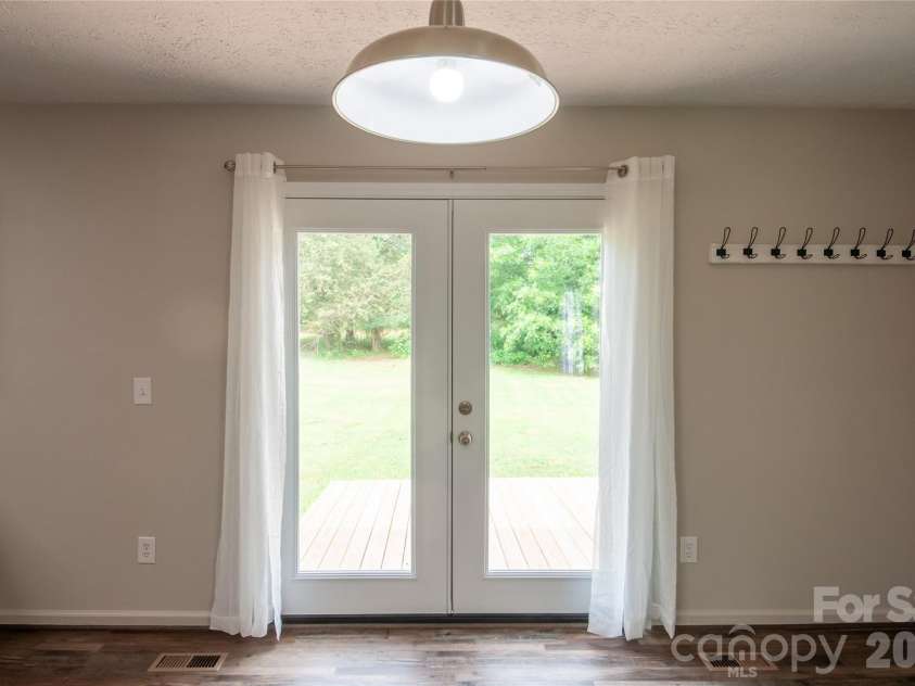 122 Kendra Drive, Mooresville, NC 28117.  MLS# CAR4352402, YatesRealty ID 16433. 