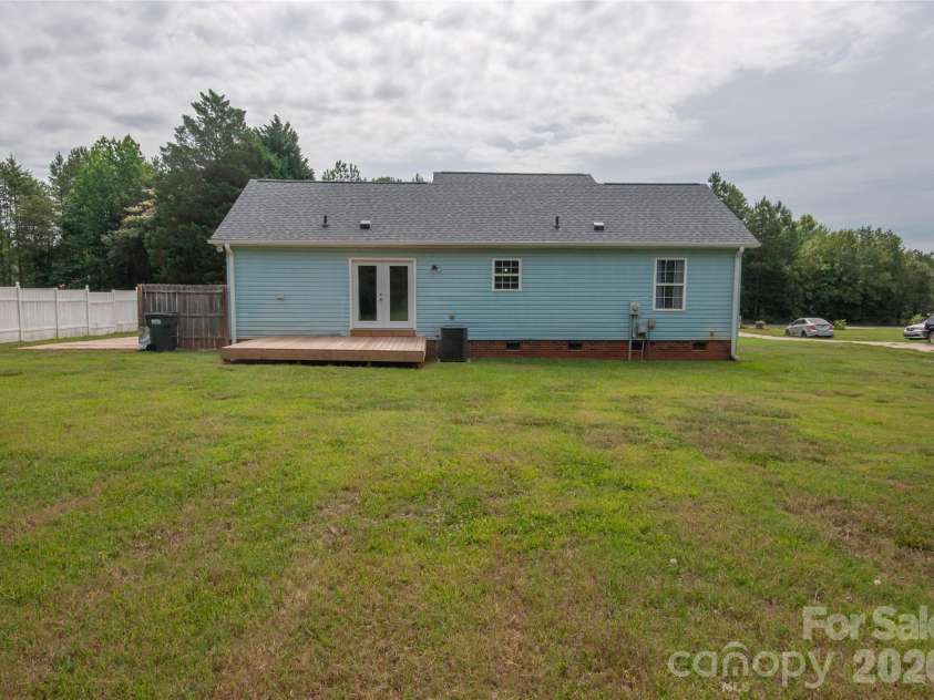 122 Kendra Drive, Mooresville, NC 28117.  MLS# CAR4352402, YatesRealty ID 16433. 