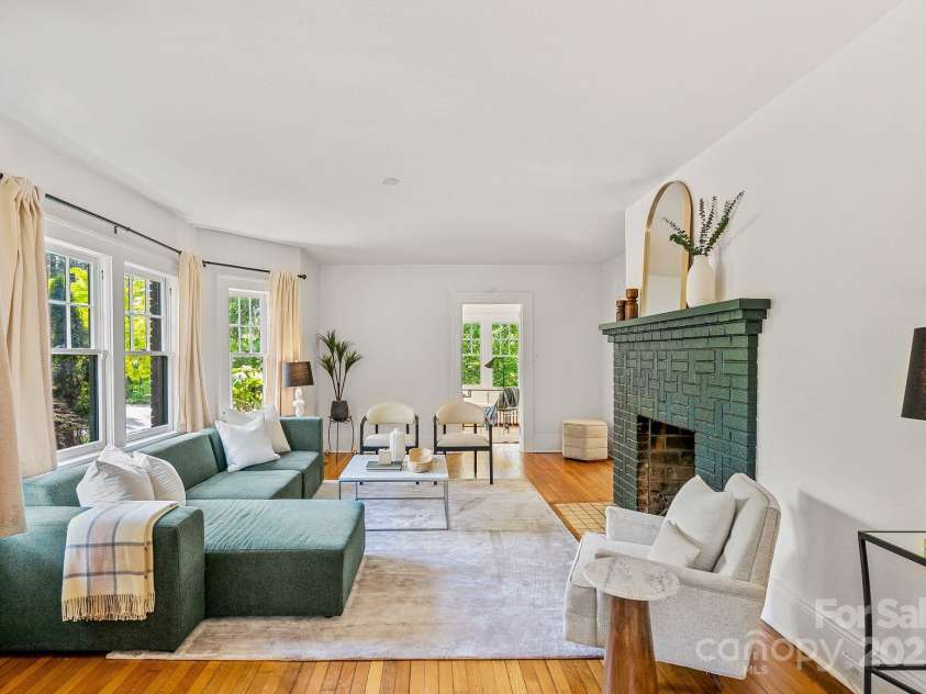 21 Sylvan Avenue, Asheville, NC 28801.  MLS# CAR4300108, YatesRealty ID 16433. Beautiful Living Room