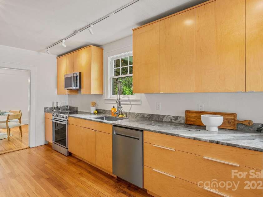 21 Sylvan Avenue, Asheville, NC 28801.  MLS# CAR4300108, YatesRealty ID 16433. Clean Lines, Modern Design