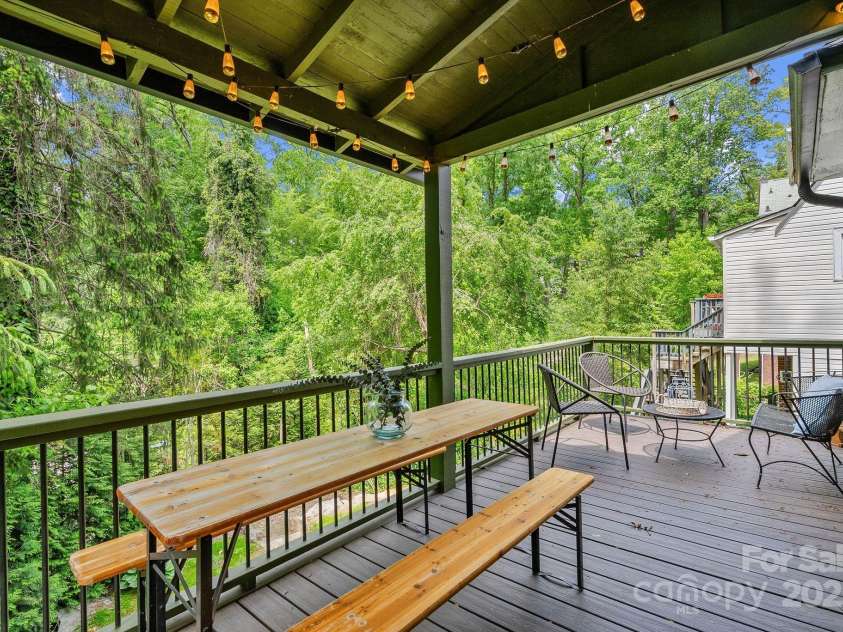 21 Sylvan Avenue, Asheville, NC 28801.  MLS# CAR4300108, YatesRealty ID 16433. Dine Al Fresco