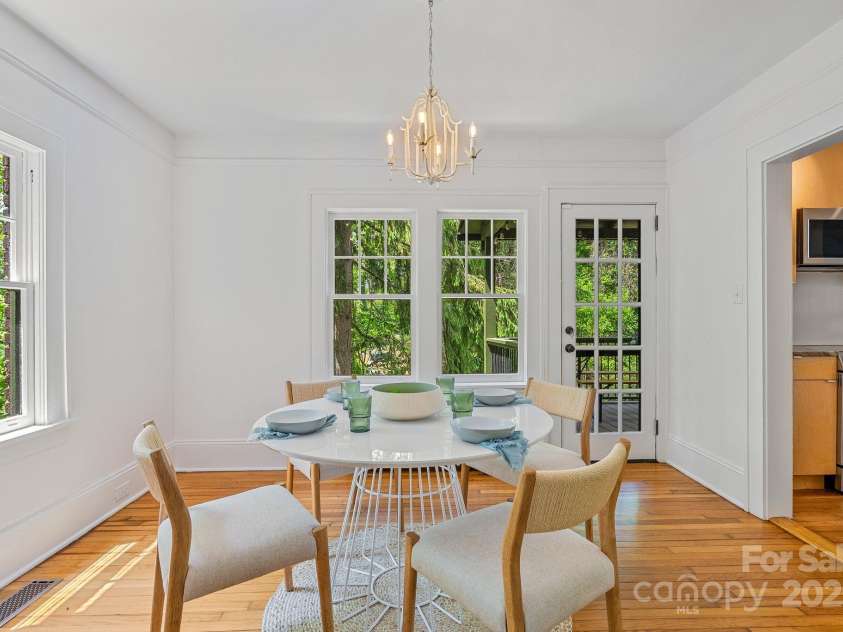 21 Sylvan Avenue, Asheville, NC 28801.  MLS# CAR4300108, YatesRealty ID 16433. Freshly Painted
