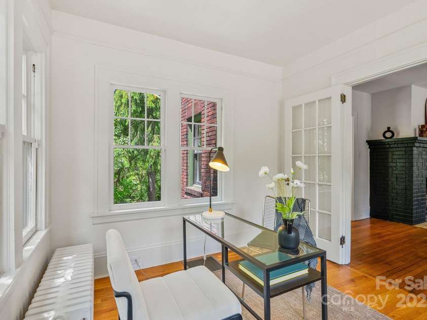 21 Sylvan Avenue, Asheville, NC 28801.  MLS# CAR4300108, YatesRealty ID 16433. Makes Great Office