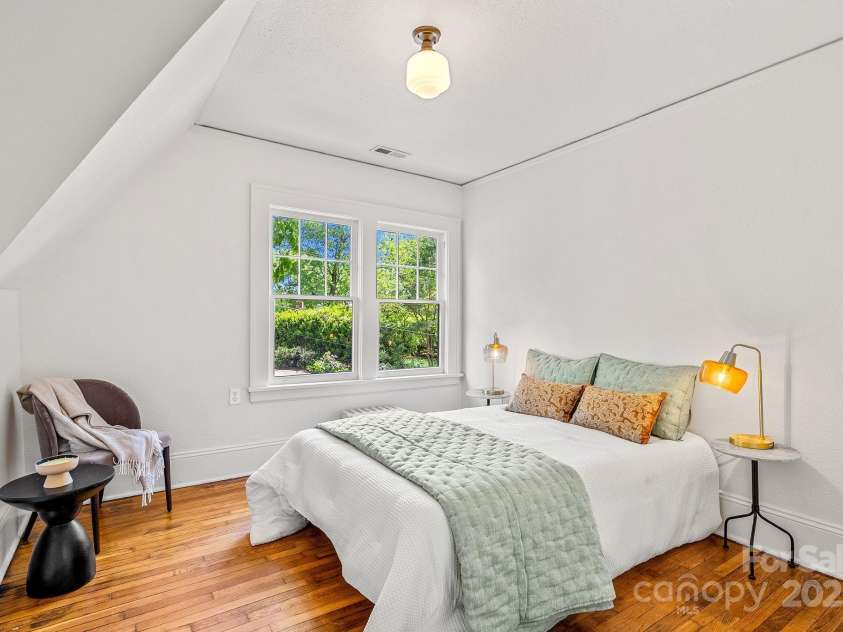 21 Sylvan Avenue, Asheville, NC 28801.  MLS# CAR4300108, YatesRealty ID 16433. Third Bedroom