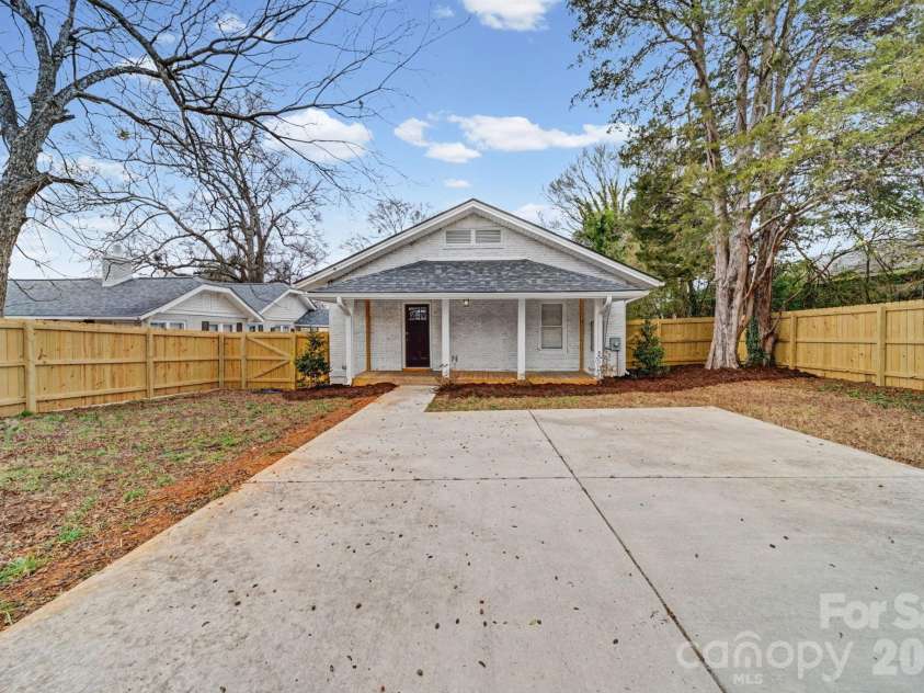 1132 Main Street, Albemarle, NC 28001.  MLS# CAR4350387, YatesRealty ID 16434. 