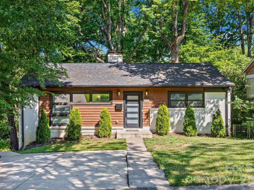 4910 Valley Stream Road, Charlotte, NC 28209.  MLS# CAR4401930, YatesRealty ID 16435. 