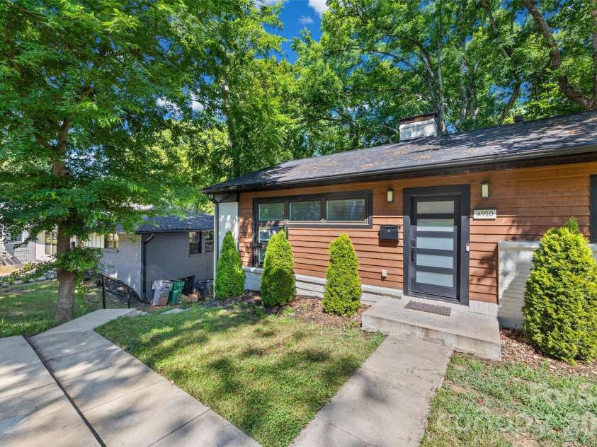 4910 Valley Stream Road, Charlotte, NC 28209.  MLS# CAR4401930, YatesRealty ID 16435. 