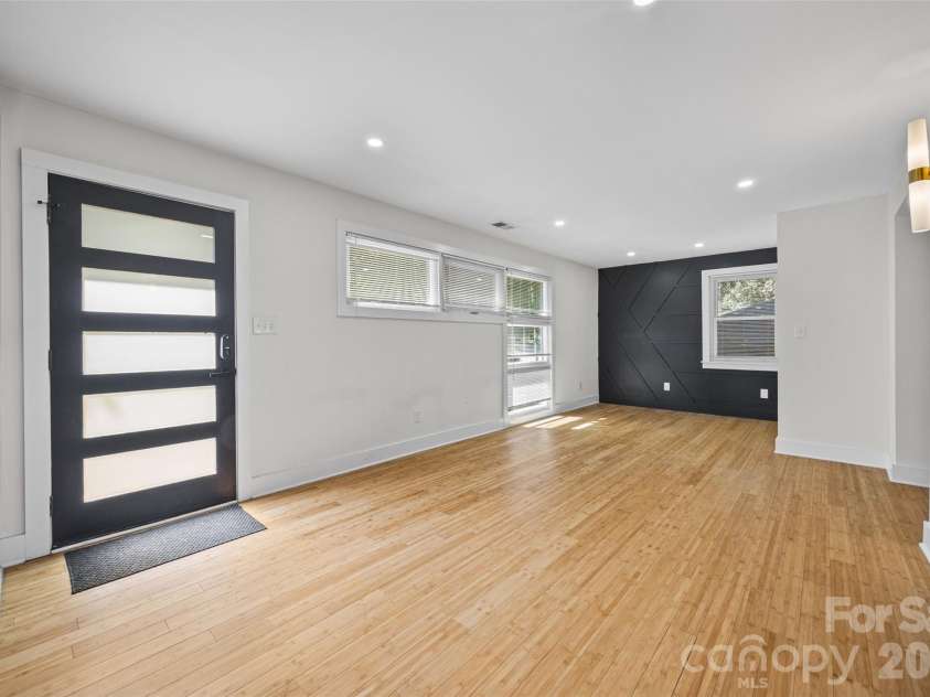4910 Valley Stream Road, Charlotte, NC 28209.  MLS# CAR4401930, YatesRealty ID 16435. 