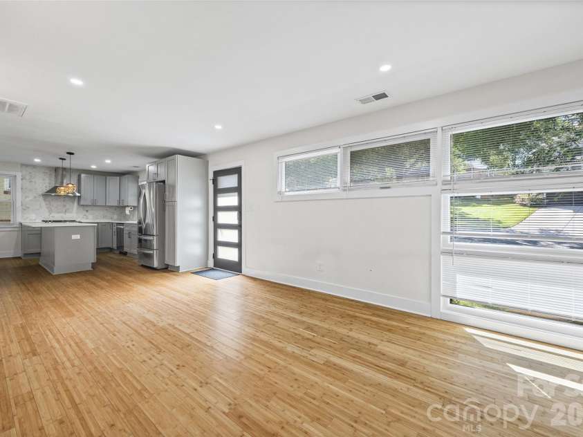 4910 Valley Stream Road, Charlotte, NC 28209.  MLS# CAR4401930, YatesRealty ID 16435. 