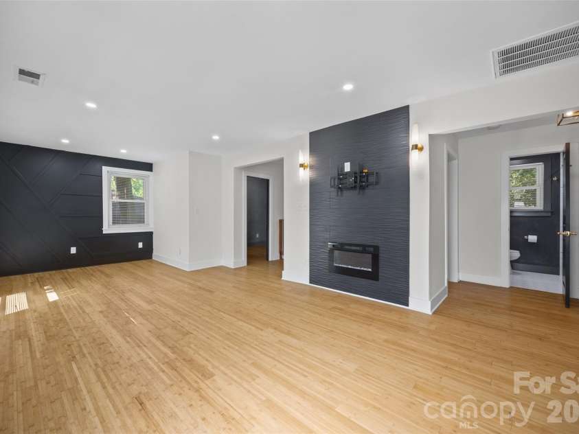 4910 Valley Stream Road, Charlotte, NC 28209.  MLS# CAR4401930, YatesRealty ID 16435. 