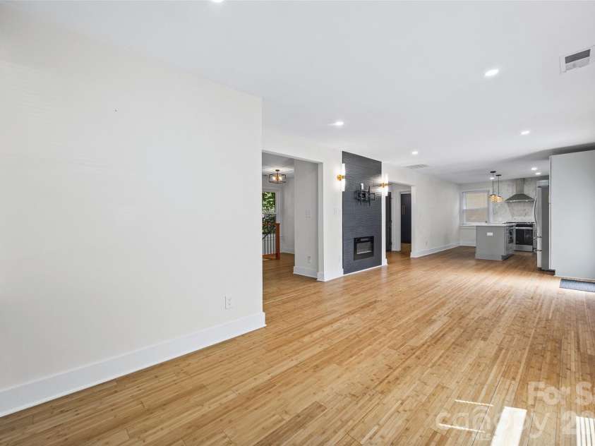 4910 Valley Stream Road, Charlotte, NC 28209.  MLS# CAR4401930, YatesRealty ID 16435. 