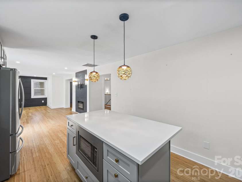 4910 Valley Stream Road, Charlotte, NC 28209.  MLS# CAR4401930, YatesRealty ID 16435. 