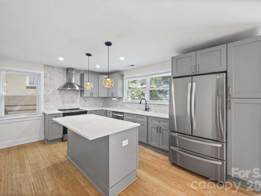 4910 Valley Stream Road, Charlotte, NC 28209.  MLS# CAR4401930, YatesRealty ID 16435. 