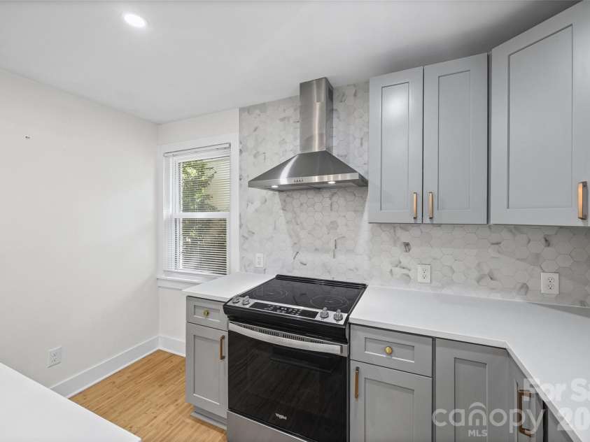 4910 Valley Stream Road, Charlotte, NC 28209.  MLS# CAR4401930, YatesRealty ID 16435. 