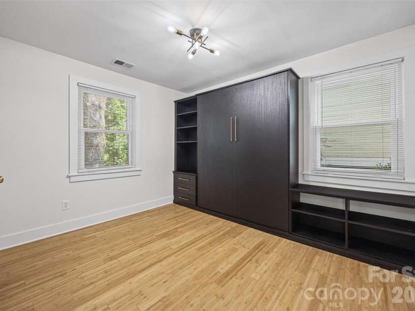 4910 Valley Stream Road, Charlotte, NC 28209.  MLS# CAR4401930, YatesRealty ID 16435. 