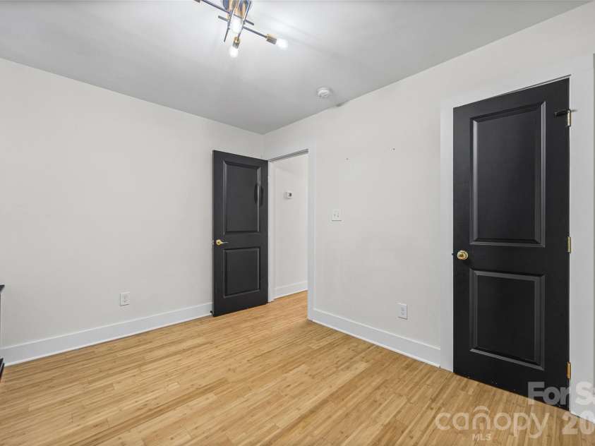 4910 Valley Stream Road, Charlotte, NC 28209.  MLS# CAR4401930, YatesRealty ID 16435. 