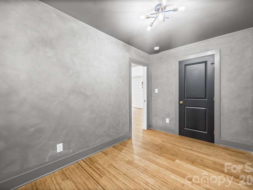 4910 Valley Stream Road, Charlotte, NC 28209.  MLS# CAR4401930, YatesRealty ID 16435. 
