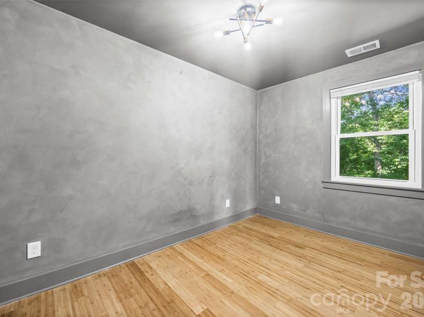 4910 Valley Stream Road, Charlotte, NC 28209.  MLS# CAR4401930, YatesRealty ID 16435. 
