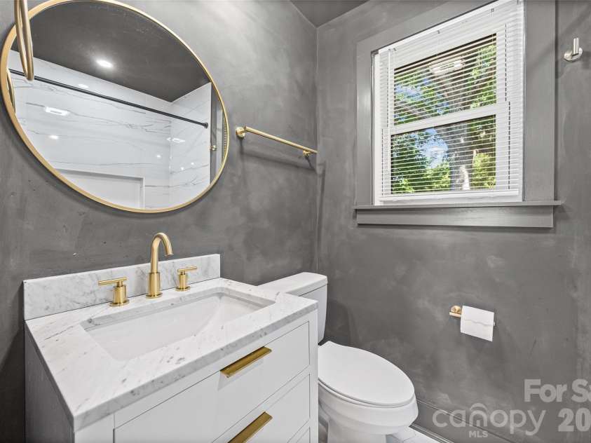 4910 Valley Stream Road, Charlotte, NC 28209.  MLS# CAR4401930, YatesRealty ID 16435. 
